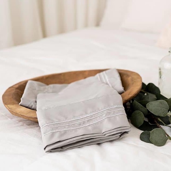 ✨SALE✨Queen 6pc Light Grey Bedsheets - Picture 2 of 6